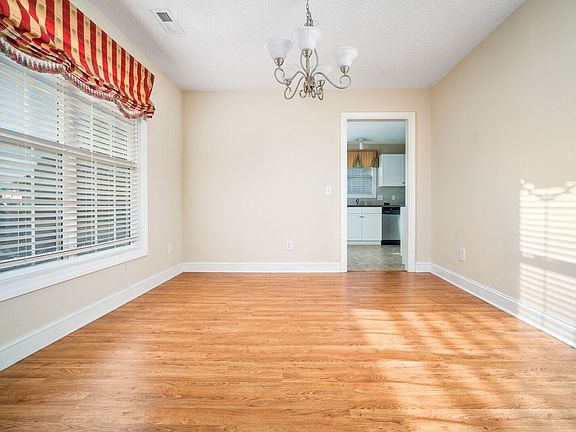 3rd image of 2482 Surry Ln