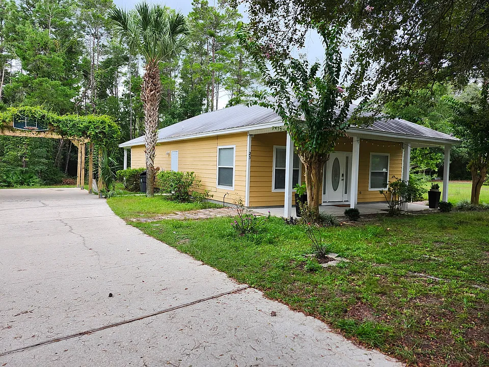 23 Edgewater Dr