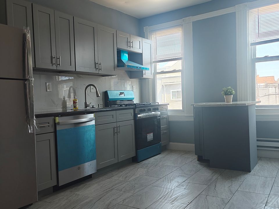 1st image of 2126 S 7th St Floor 3
