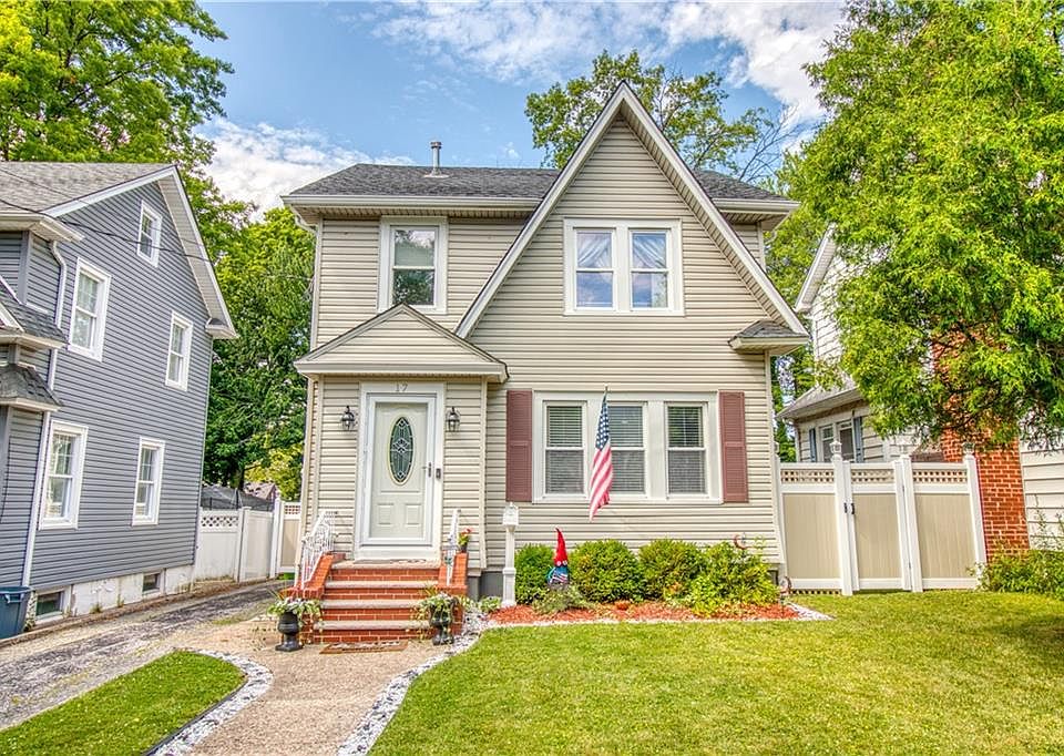 1st image of 17 Joan Pl