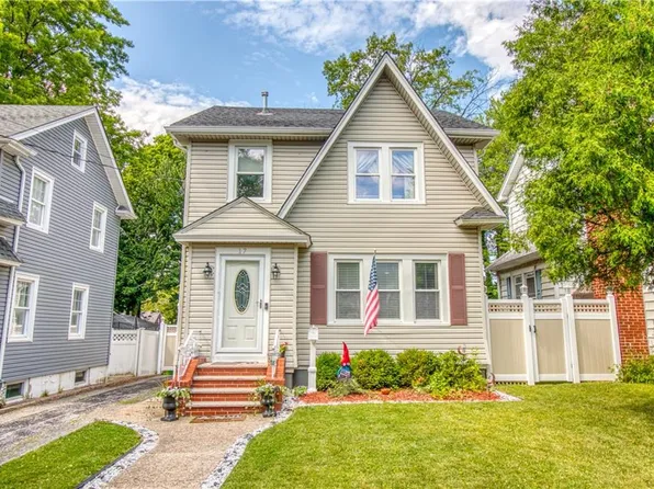 17 Joan Pl, Staten Island, NY 10314