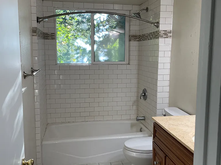 2140 Coffee Ln #B — Photo 6