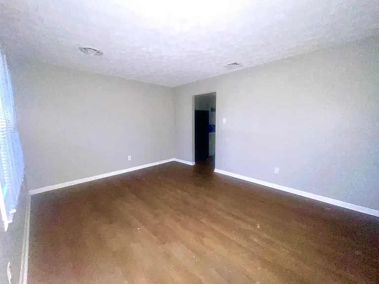 1079 Trent Blvd — Photo 2
