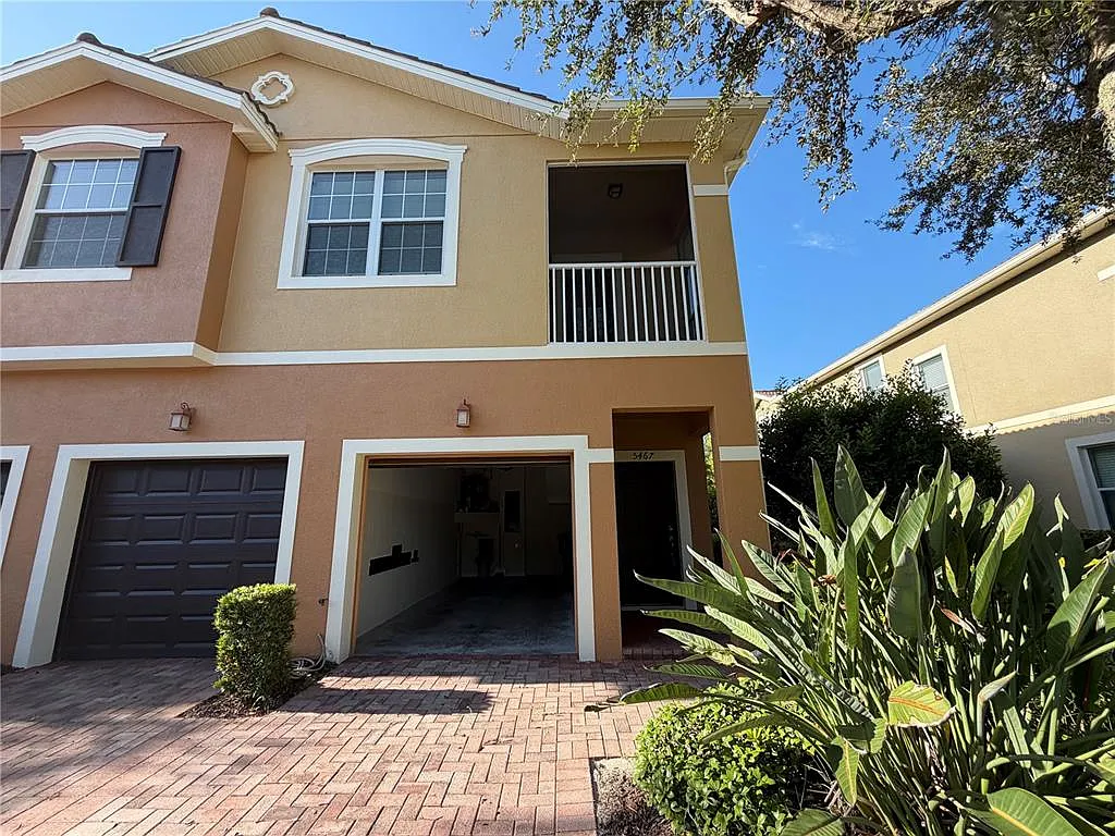 2 bed, 2.0 bath, 966 sqft, $1,890 — Photo 2