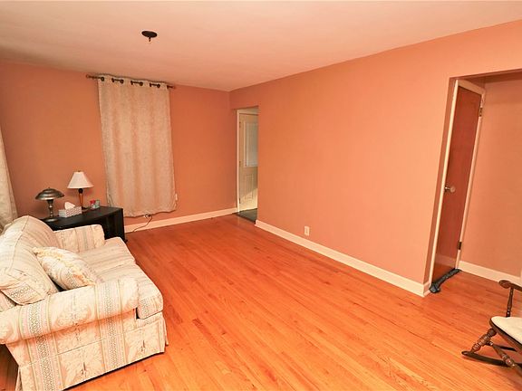 5th image of 2128 Dresden Ave