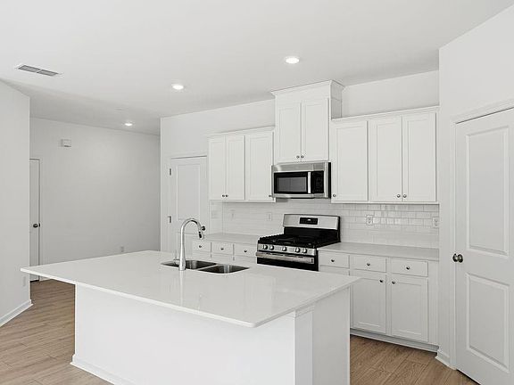 3rd image of 218 Groveton Ct
