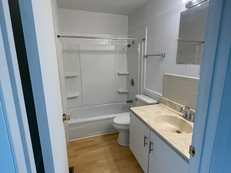 2527 Eastview Dr — Photo 3