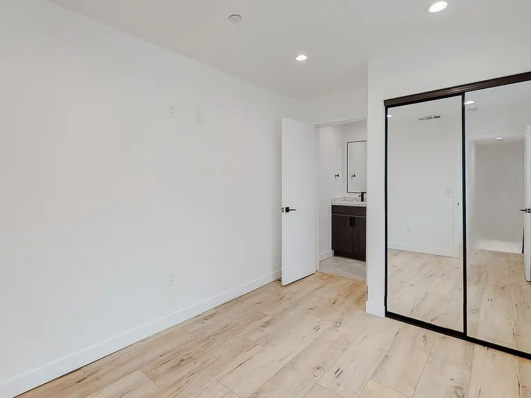 6811 Gloria Ave — Photo 27