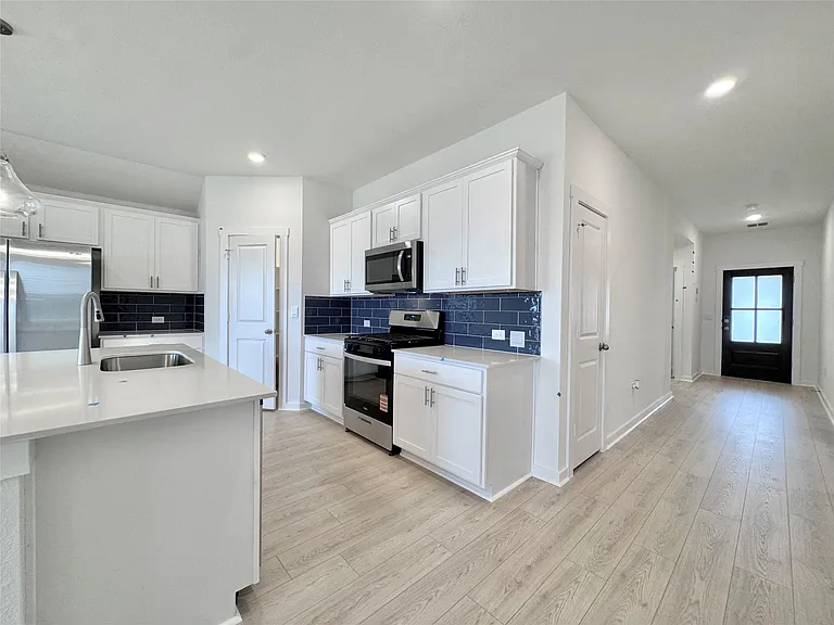 1821 Lazy Acres — Photo 13