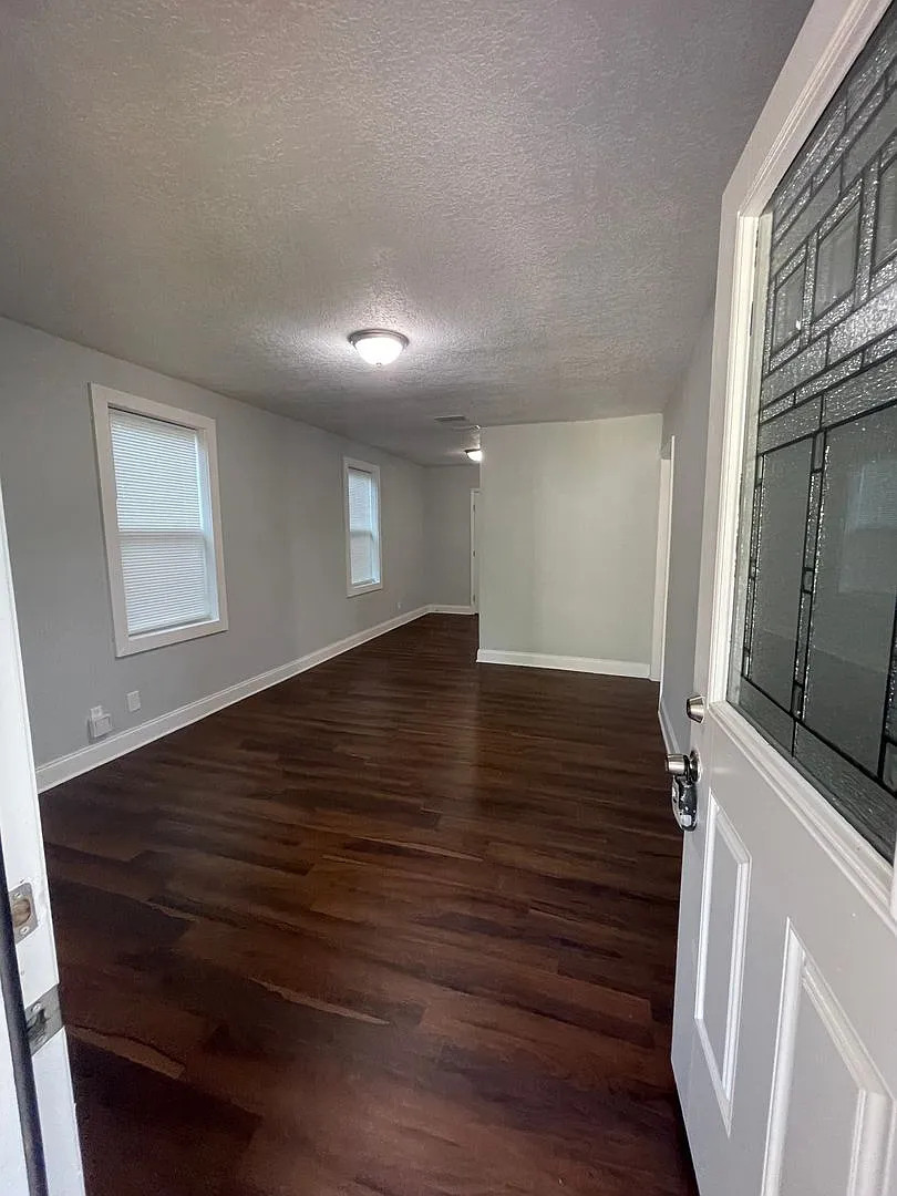 4/2 Single Family Home : Available Now! — Photo 2