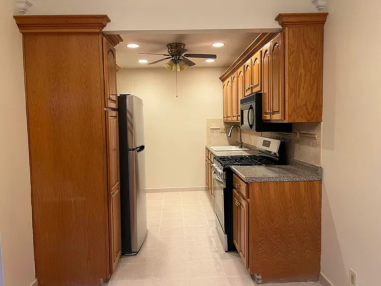 21-04 Hoyt Ave S #2 — Photo 9