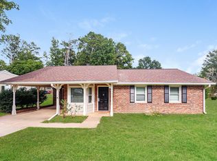 8 Silverwood Dr, Newnan, GA 30265