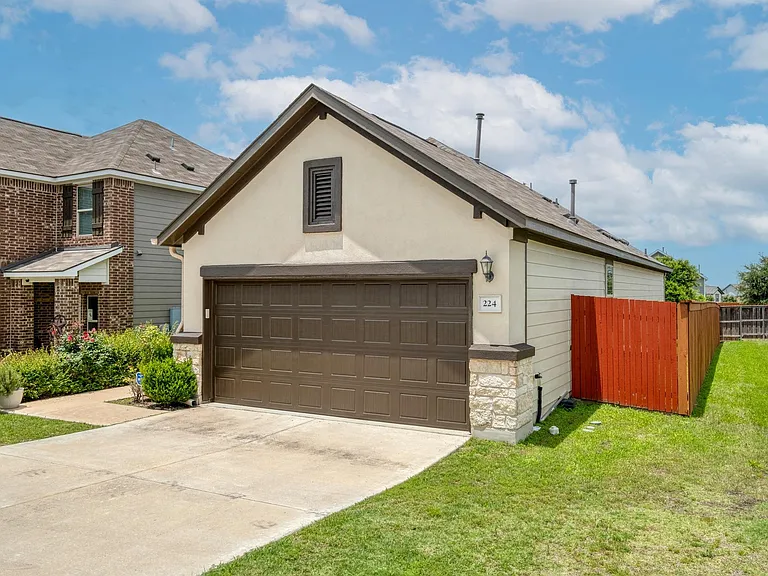 224 Eves Necklace Dr — Photo 3