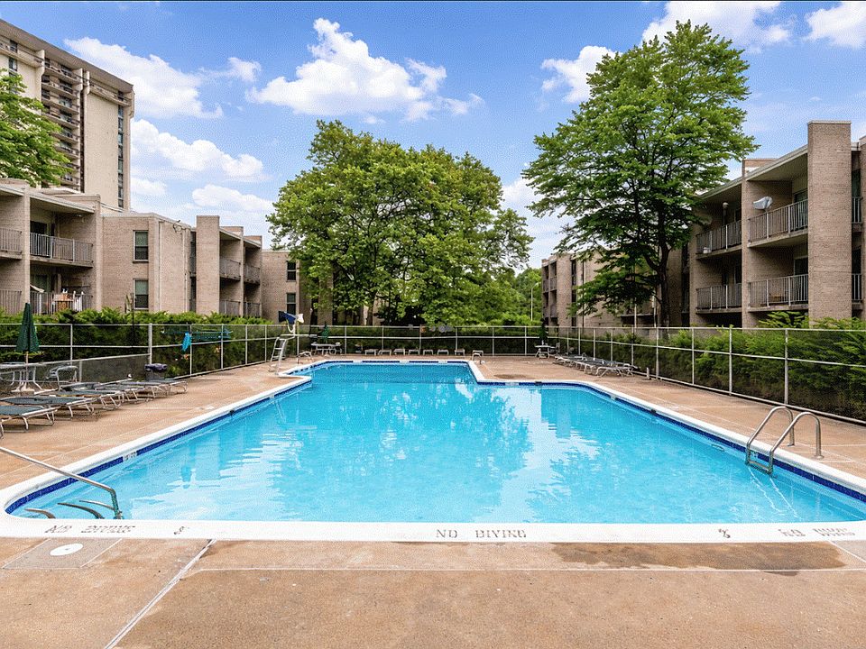 1st image of 9 Canterbury Sq APT 201
