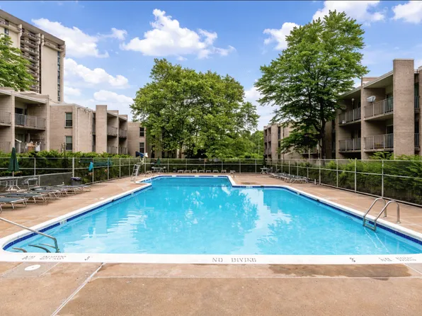 9 Canterbury Sq APT 201, Alexandria, VA 22304