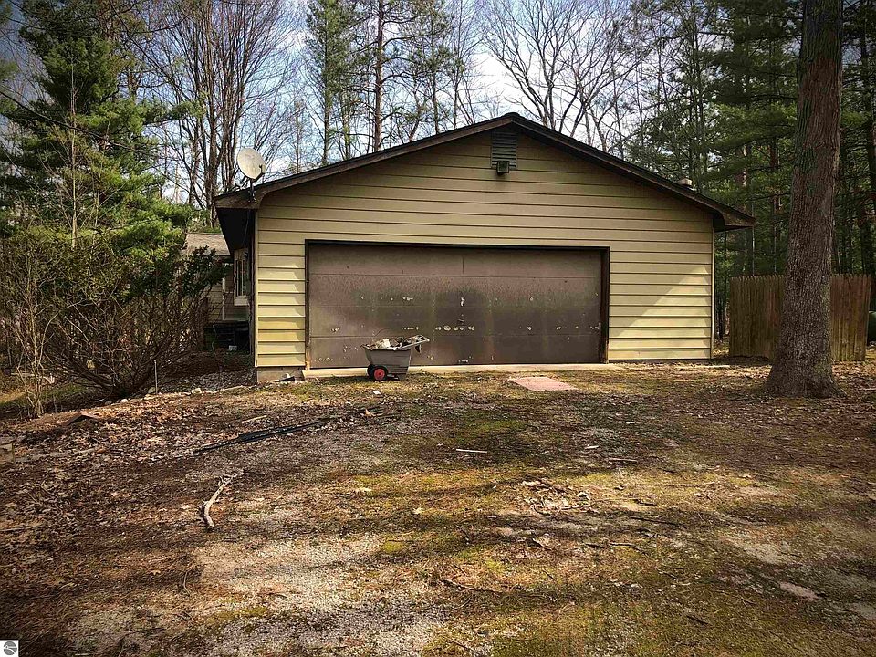 451 Rogers Rd, Traverse City, MI 49685 Zillow