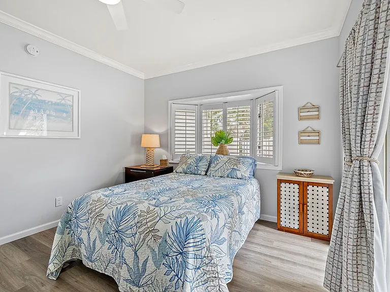 300 S Peppertree Dr — Photo 25