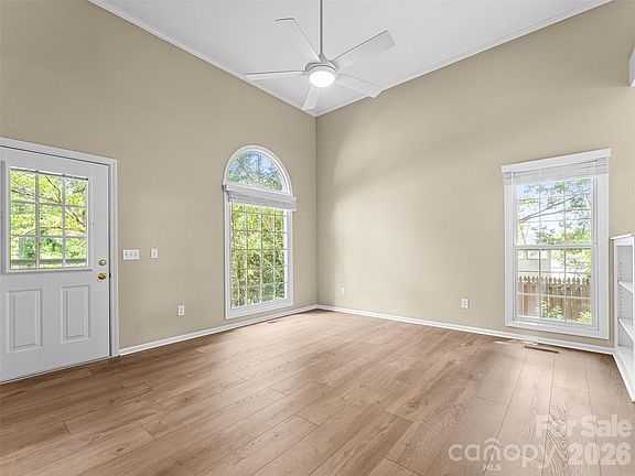 4th image of 66 Hyde Ave