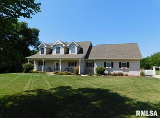 1489 School St, Washington, IL 61571
