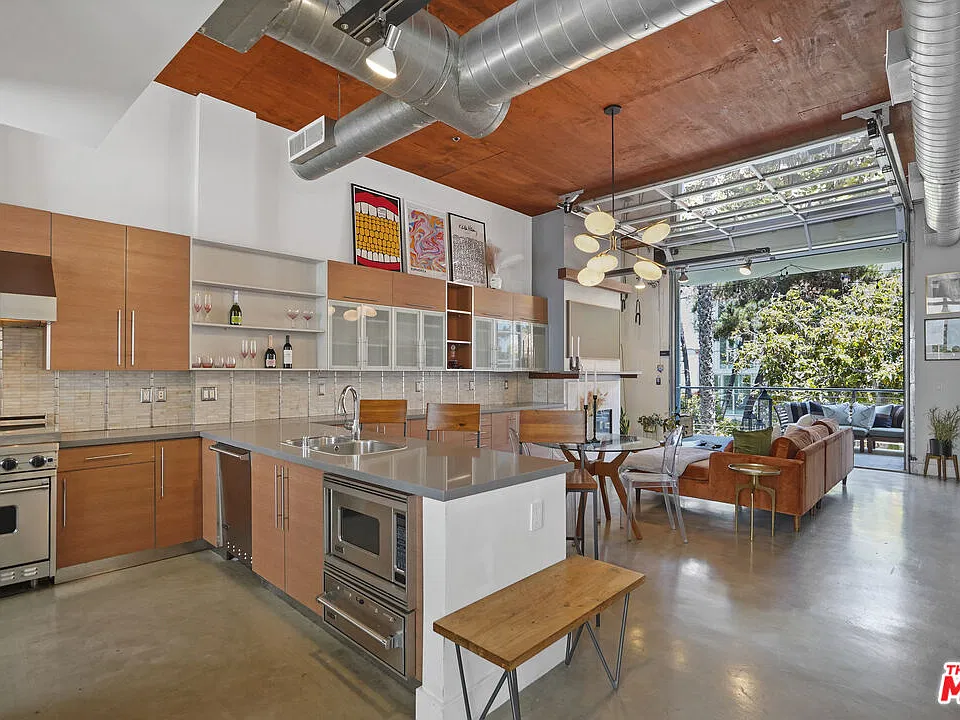 1152 N La Cienega Blvd #102