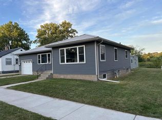 1016 Academy St, Elroy, WI 53929
