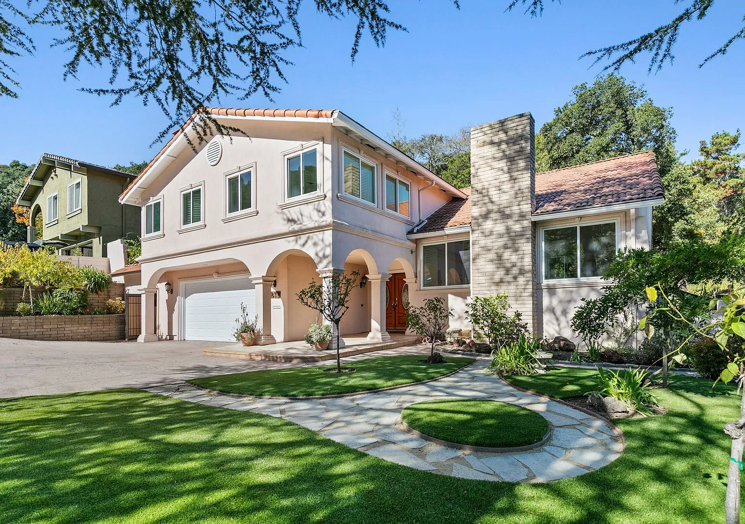 Beautifully Updated Home with Spacious Interiors, Elegant Finishes & Exceptional Outdoor Living! — Photo 2