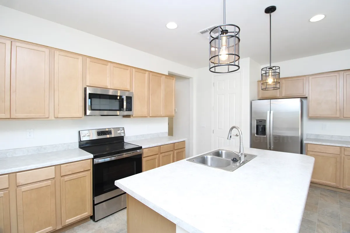 4 bed, 2.0 bath, 1762 sqft, $1,775 — Photo 3