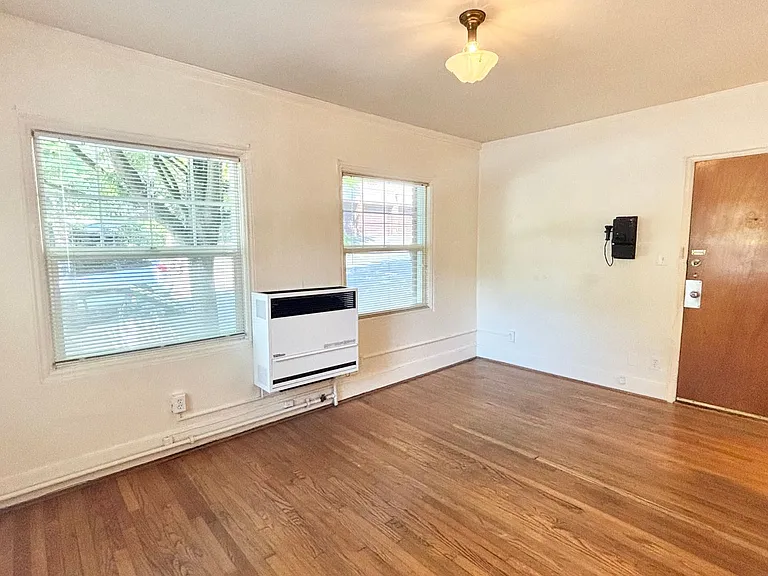 T0108 - Laurelview Apartments — Photo 6