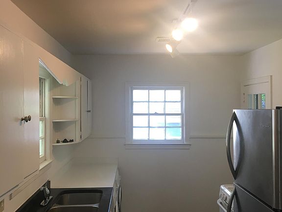 3rd image of 494 Glendalough Pl SW