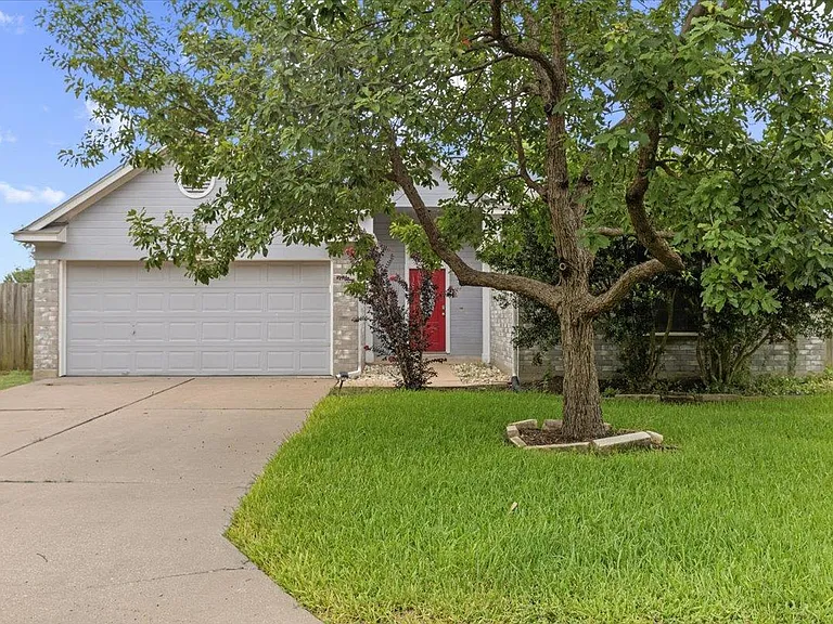 206 Evergreen Cir — Photo 1