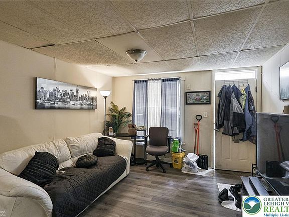 4th image of 518 N New St