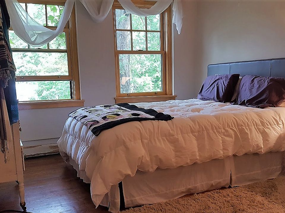 1st image of 1392-1396 Amherst St #1394-10