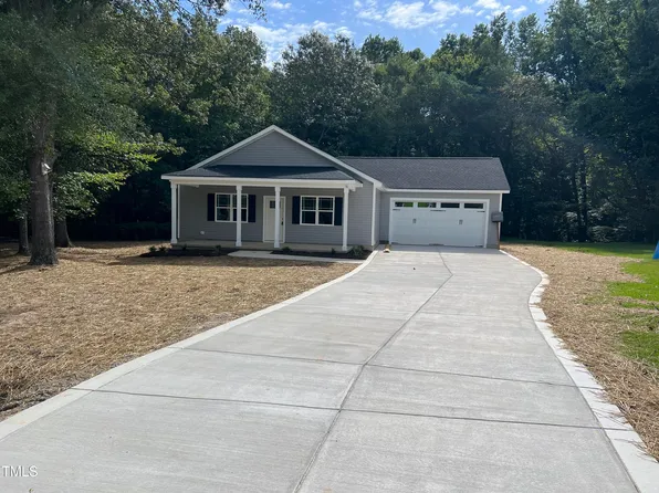 205 Creekside Dr, Selma, NC 27576