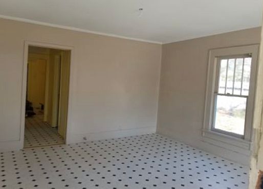 2nd image of 802 E Oak St