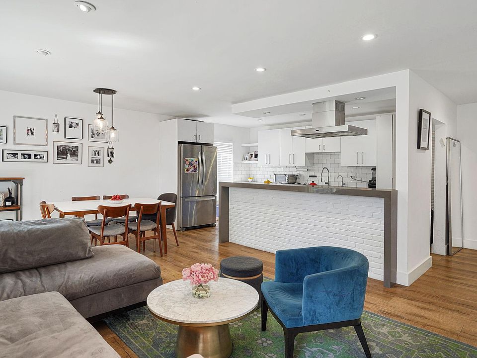 1st image of 933 11th St APT 1