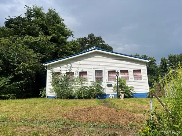 1416 S Main St, Hillsboro, IL 62049