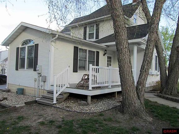 3rd image of 1029 4th Ave S
