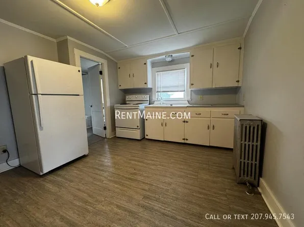 28 Pleasant St #4, Waterville, ME 04901