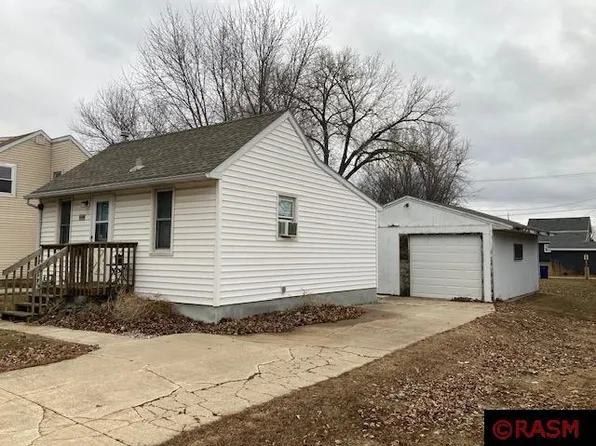 808 Maple St SW, Sleepy Eye, MN 56085