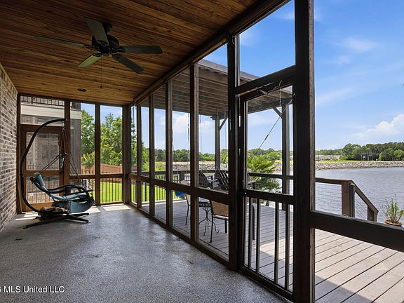 3rd image of 40 Savannah Cir