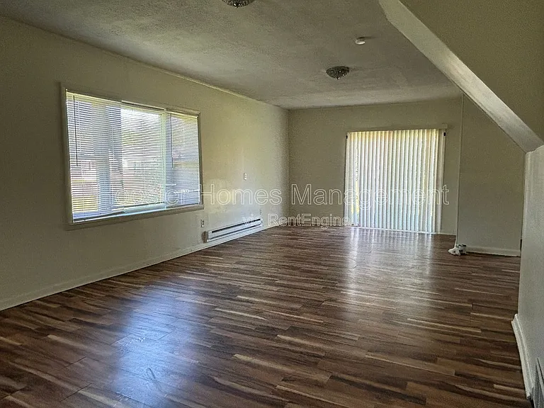 1739 Kildare Ave — Photo 5