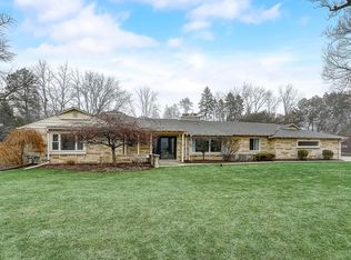 7900 N Fairchild Rd, Fox Pt, WI 53217