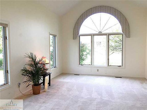 4th image of 5963 E York Way