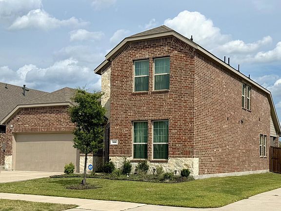 SIde view with additional privacy for the side walk nest to the property