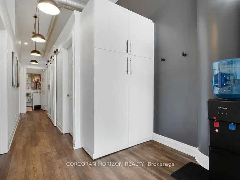 276 King St W #209 — Photo 23