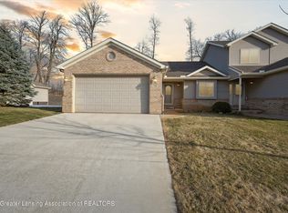 710 Treetop Trl, Charlotte, MI 48813