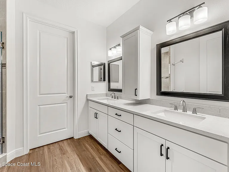 35 Loch Ness Dr — Photo 17