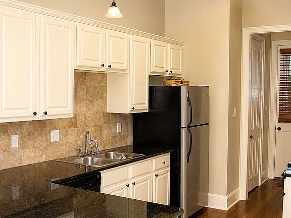 5th image of 11815 Parkview Ct