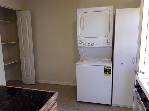 2nd image of 820 Lakeknoll Dr