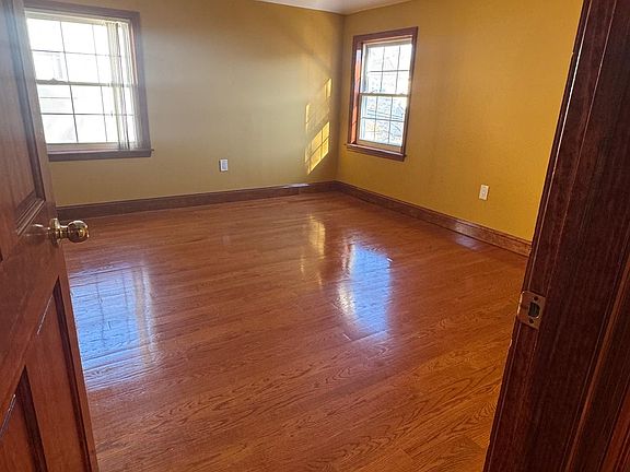 5th image of 8519 239th St Floor 2